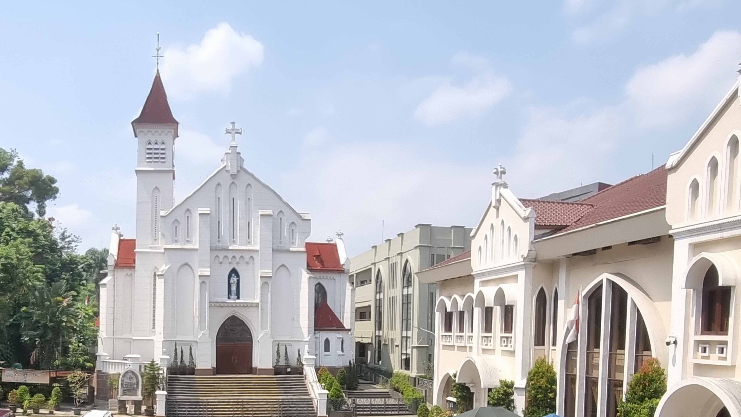 This image has an empty alt attribute; its file name is gereja-katedral-bogor.jpg